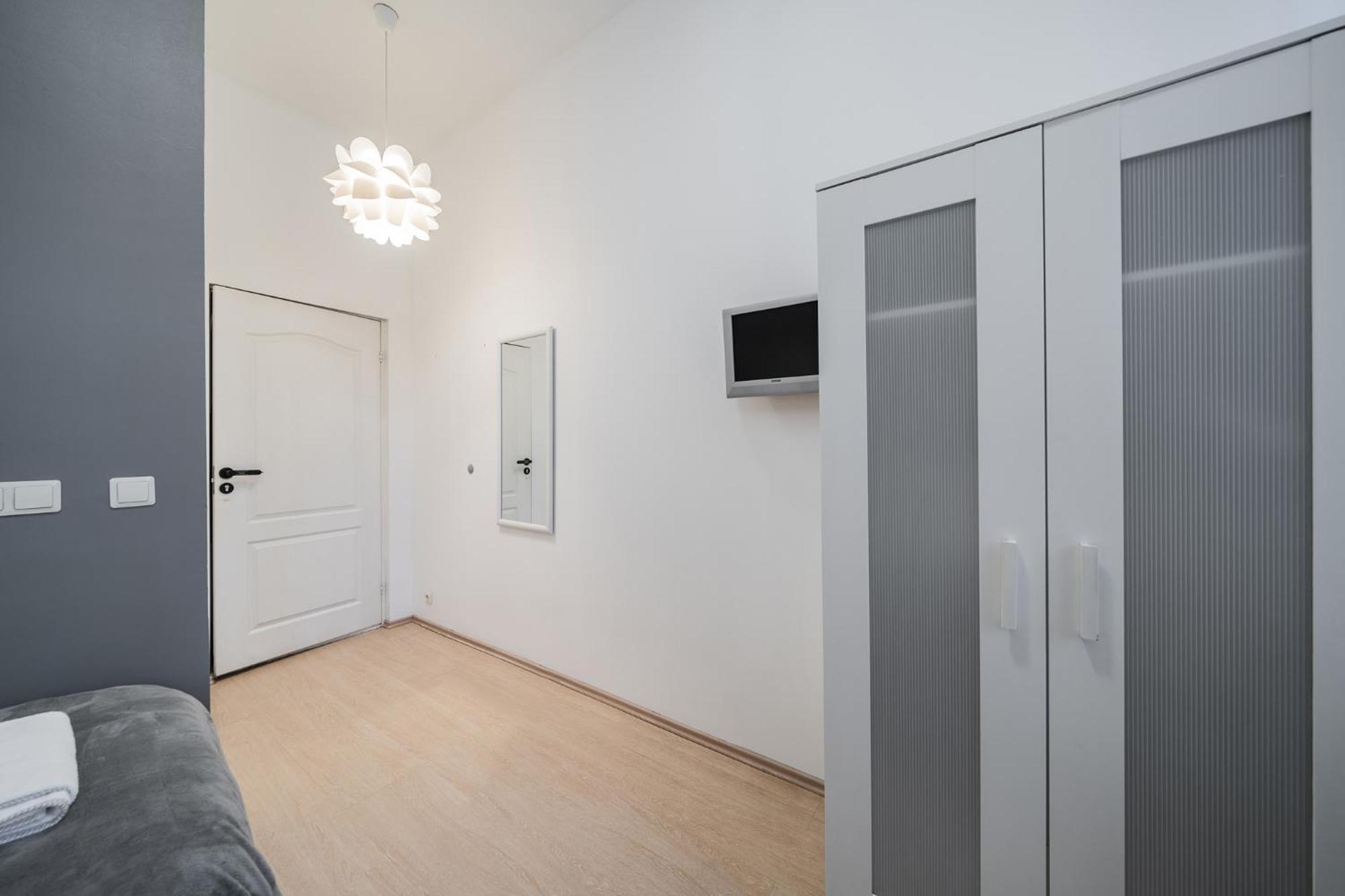 Hales Self Check-In Guest House Vilnius Room photo